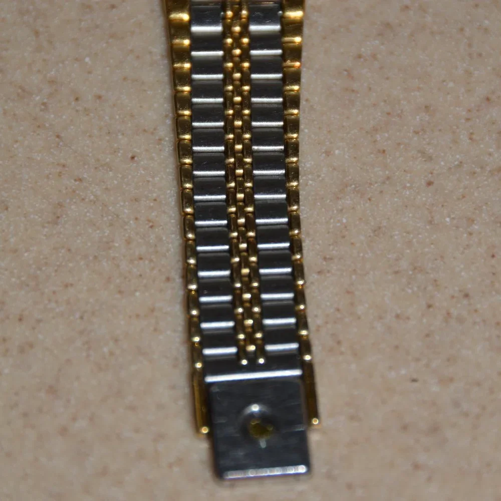 VINTAGE ESTATE MAYORS SAPPHIRE CRYSTAL DATEJUST SWISS MOVEMENT GOLD BAND WATCH